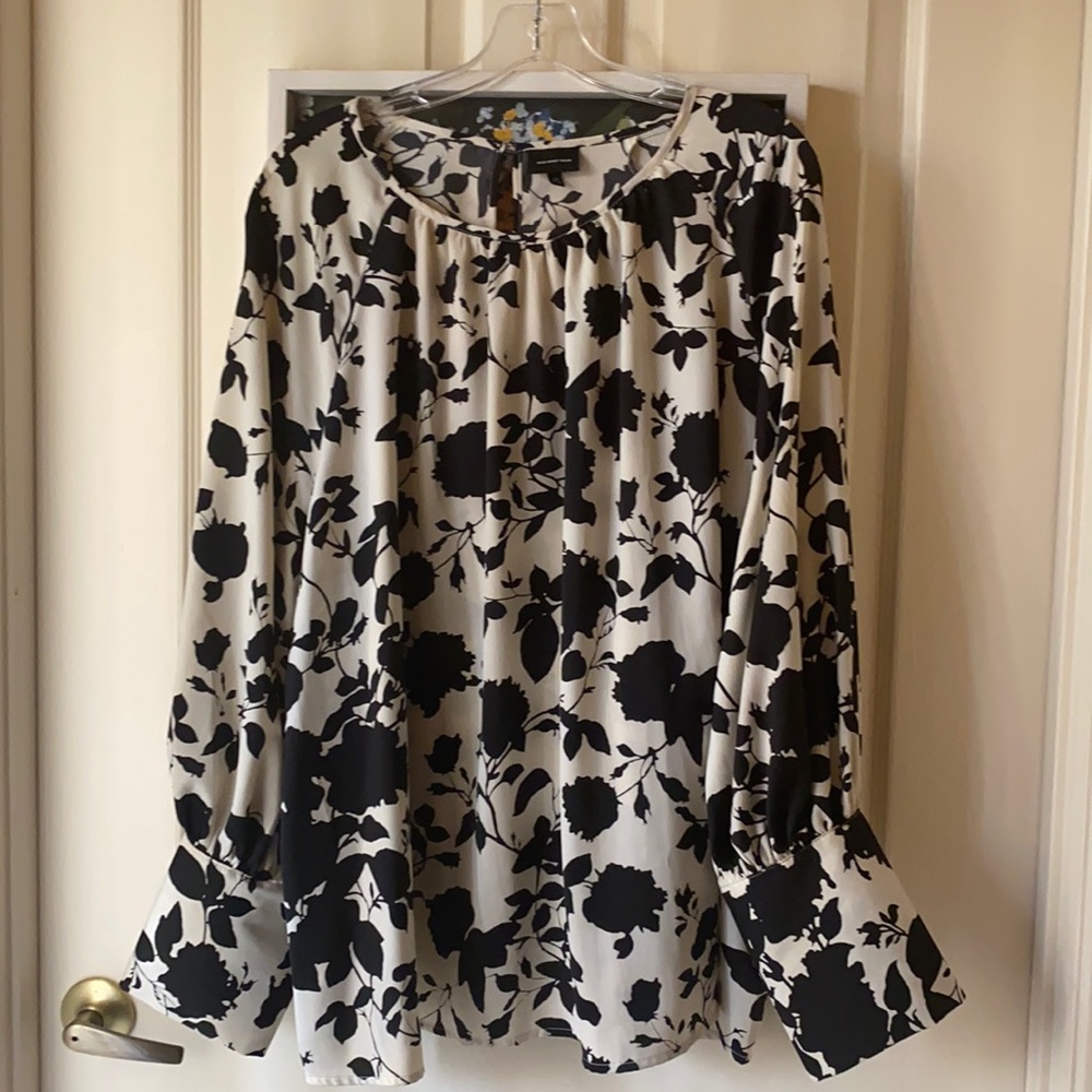 3 for $30 SALE Women’s Plus Blouse 3X Long Sleeve Cream Black Floral